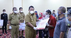 Luncuran Bantuan Tunai Oleh Presiden Jokowi di Salurkan Gunernur Djunaidi