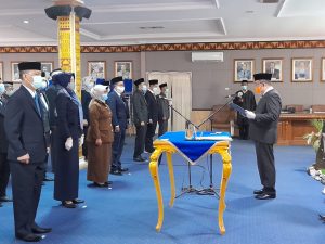 Sekda Kab Lampura Drs.H. Lekok,M.M., Wakili Bupati Lampura Lantik Pejabat Eselon III dan IV