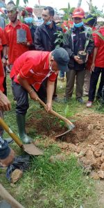 HUT ke-48 PDI Perjuangan, Mukhlis Basri Ajak Warga Bersihkan DAS dan Menanam Pohon