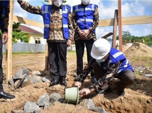 Bupati Saply Meletakkan Batu Pertama Dipembangunan Perpustakaan Mesuji