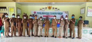 Bupati Mesuji Hi. Saply Bagikan Bansos Beras Ke 177 Kepala Keluarga