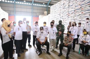 Gubernur Arinal Tinjau Gudang Bulog : Stok Beras dan Pangan Aman Hadapi Hari Raya