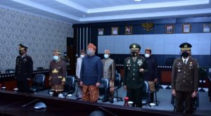 Dengan Berpakaian Adat, Bupati Umar Ahmad,SP Menghadiri Upacara Peringatan Hari Lahir Pancasila Secara Serentak di Tahun 2021