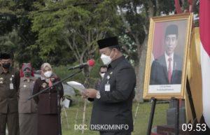 Bupati Tulang Bawang diwakili Sekda Ir.Anthoni,MM Serahkan SK Kenaikan Pangkat PNS