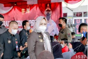 Kadiskes Hi.Fatoni,.S.Kep.MM. Dampingi Bupati Tuba Dr.Hj. Winarti,SE.MH Tinjau Vaksinasi di Banjar Agung. Begini Himbau nya