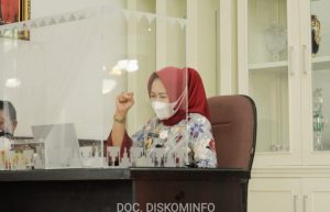 Tenaga Kesehatan RSUD Menggala Dapat Bingkisan dari Bupati Tuba Dr.Hj.Winarti,SE.MH