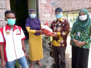 Bermotto “Tingkatkan Imunitas Warga” Gema Batu dan Kesbangpol Tuba Bagi-Bagi Sembako