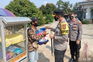 Polres Tubaba Berikan Bansos Kepada Masyarakat