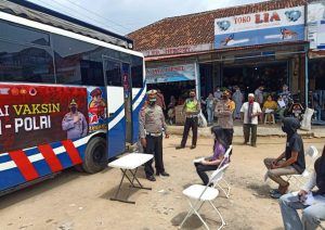 Polres Tulang Bawang Kerahkan SIVAMOL Pada Giat Vaksinasi Presisi Keliling