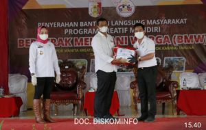 Dikecamatan Ini, Bupati Tuba Dr.Hj.Winarti, SE.MH Serahkan Bantuan BLM-PKM, Berikut Bantuan Lainnya