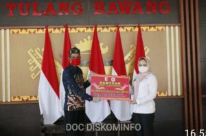 Bupati Tuba Dr.Hj.Winarti, SE.MH Audensi Sekaligus Pemberian Insentif, Ini Penerimanya