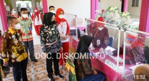 Bupati Tuba Dr.Hj.Winarti,SE.MH Tinjau Kegiatan Vaksinasi, Berikut Berikan Bansos