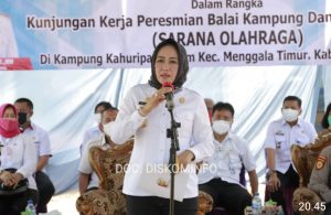 Bupati Tuba Dr.Hj.Winarti,SE.MH Apresiasi Kakam Kahuripan Dalam di Acara Ini