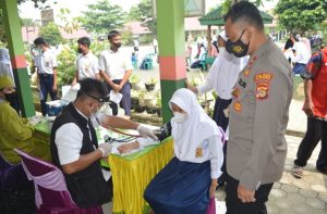 Polres Tulang Bawang Vaksinasi Ratusan Pelajar di Dua Lokasi Yang Berbeda
