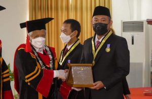 Hadiri Dies Natalis ITERA ke-7 Bupati Tuba Barat Umar Ahmad,S.P. Dapatkan Ini