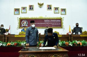 DPRD Tuba Barat Gelar Rapat Paripurna Penandatanganan MOU TA. 2022, Bupati Umar Ahmad Harapkan Ini