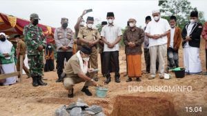 Wakili Bupati Winarti, Asisten I Lakukan Peletakan Batu Pertama Pembangunan Pondok Pesantren, Ini Tempatnya