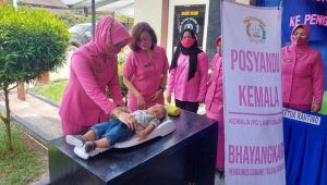 Ketua Bhayangkari Cabang Tulang Bawang “Ny. Hesti Hujra Soumena” Kunker di Dente Teladas, Ini Kegiatannya