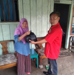Ringankan Beban Masyarakat, LSM MAJAS Tuba Bagi-Bagi Sembako