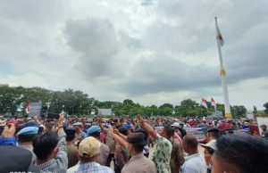 Warga Masyarakat Unjuk Rasa Tuntut Hak Ganti Rugi dari PT. SGC Dipemda Tuba