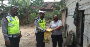 Peduli Maskin Terkena Dampak Covid-19, Polres Tuba Baksos Door To Door