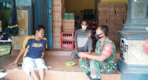Babinsa Sertu Supriyono Ingatkan Aparatur Kampung Pelopor Tegaknya Prokes