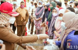 Berjumlah 9500 Liter Bupati Winarti Operasi Pasar Minyak goreng di Kecamatan Menggala