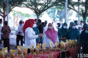 Kembali, Bupati Winarti Adakan Operasi Pasar Minyak goreng serta memberikan Dana Desa di Kecamatan Ini, dan Begini pesannya