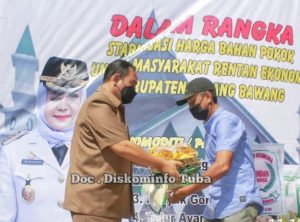 Bupati Tuba Selenggarakan Pasar Murah Untuk Masyarakat Rentan Ekonomi Tahun 2022