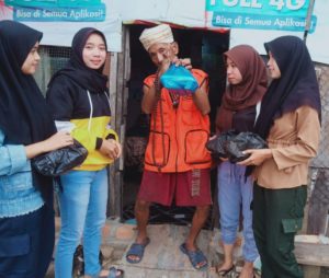Wati Tuba Bagi-Bagi Takzil Dimoment Ramadhan 1443 H/ 2022 M