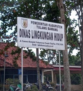 Lapor Bu’ Bupati Tuba ! BMW Dinas LH Perbaikan Lampu Dijalan Satu UGU Menggala Dinilai Lamban