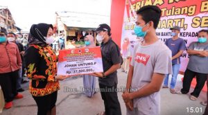 Bupati Winarti Buktikan Ratusan Juta Bantu Pedagang Terkena Musibah Kebakaran di Unit 2