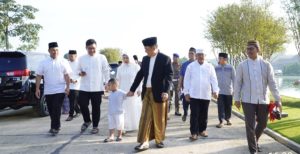 Bersama Keluarga, M Firsada Selaku Pj Bupati Shalat Idul Adha di Islamik Center Tubaba