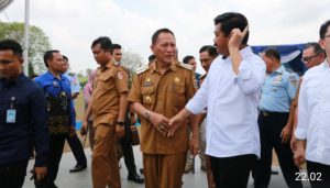 Pj Bupati Tuba Qudrotul Ikhwan Hadiri Penyerahan SHT Oleh Menteri BPN