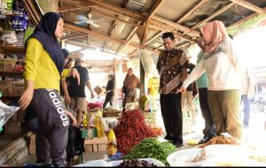 Peduli ! M. Firsada Turlap Pastikan Bahan Pokok Masyarakatnya Cukup