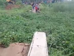 Akibat Curah Hujan Tinggi, Jembatan Akses di Pasir Sakti Lamtim Hanyut