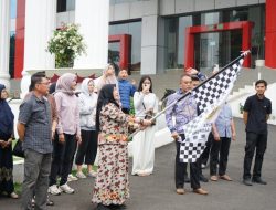 Wali Kota Bandar Lampung “Eva Dwiana” Lepas Peserta Wisata Rohani