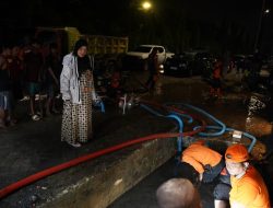 Hj. Eva Dwiana Terjun Lokasi Awasi Pembersihan dan Pembongkaran Drainase