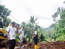 Bupati Pesawaran “Dendi Ramadhona” Tinjau Lokasi Titik Longsor dan Banjir