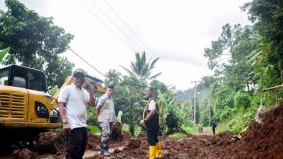 Bupati Pesawaran “Dendi Ramadhona” Tinjau Lokasi Titik Longsor dan Banjir